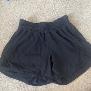 Lululemon 5 inch track that mid rise lined shorts